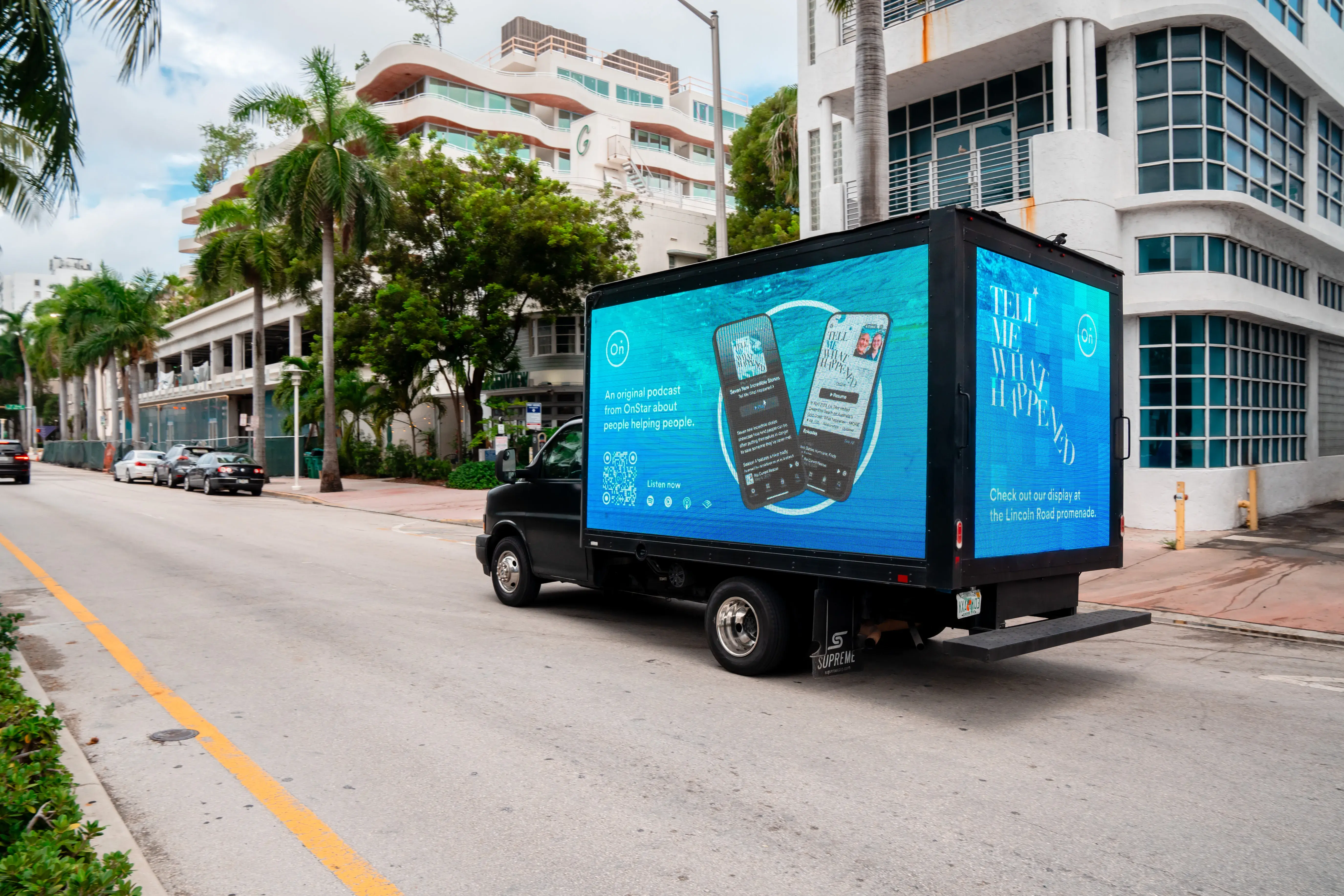 Mobile digital billboard advertising Onstar's 